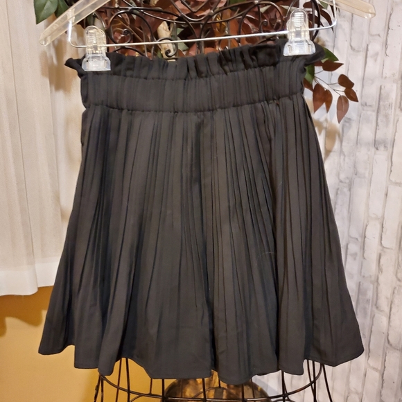 Zara Black Pleated Mini Skirt Host pick!!!! - Picture 8 of 16